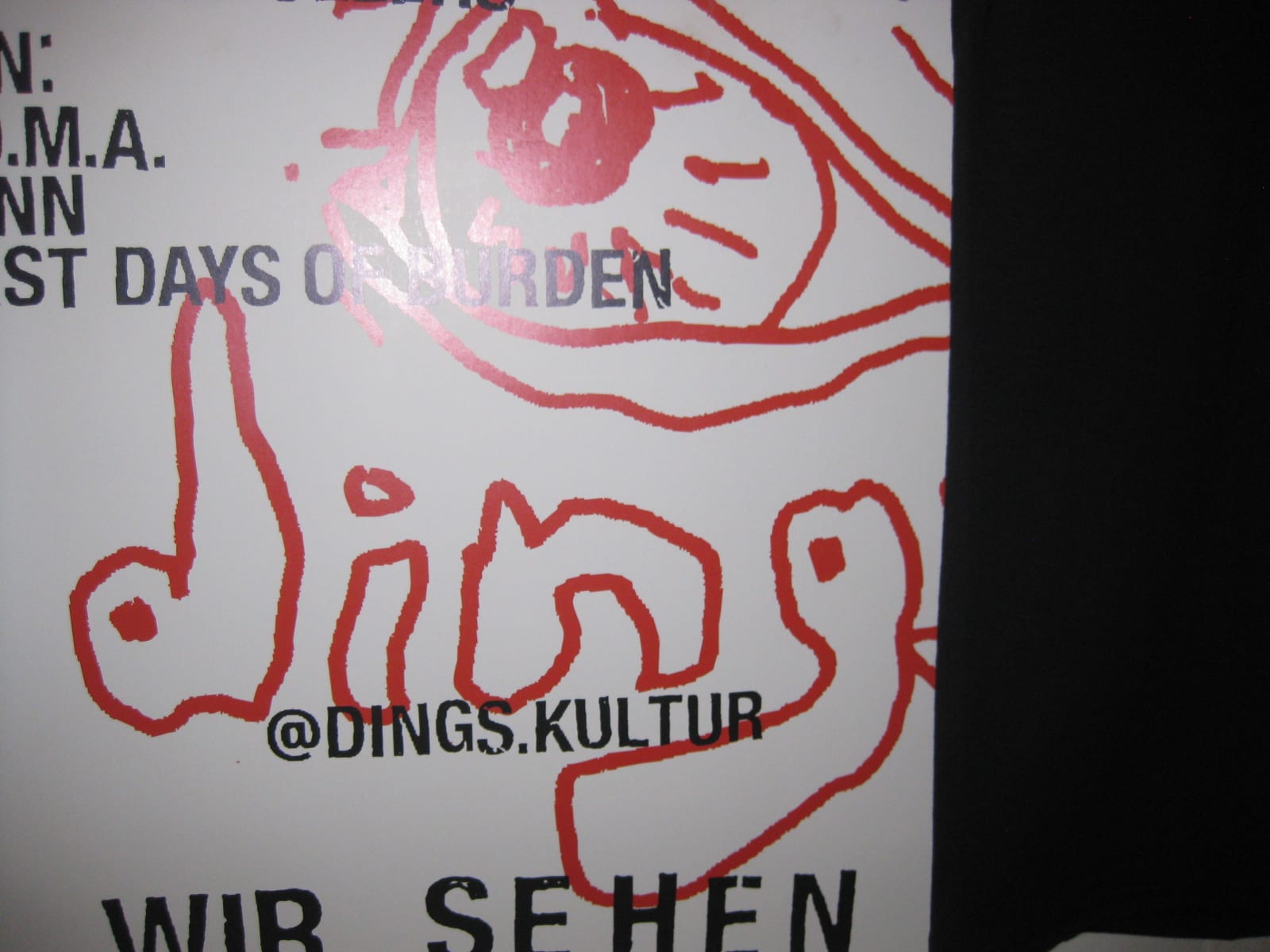 Close-up of the poster: a red hand-drawn eye and the words dings, WIR SEHEN ROT.